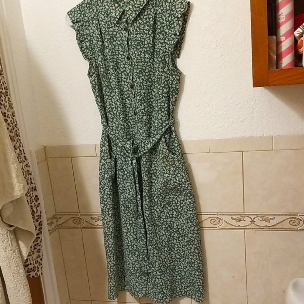 Monteau Green Floral Midi Dress With Pockets